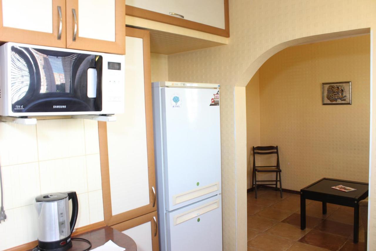 Two-Room Apartment Metro Levada Charkiv Esterno foto