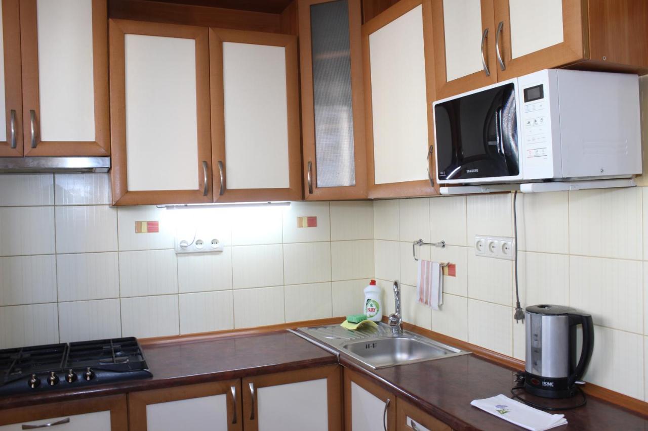 Two-Room Apartment Metro Levada Charkiv Esterno foto