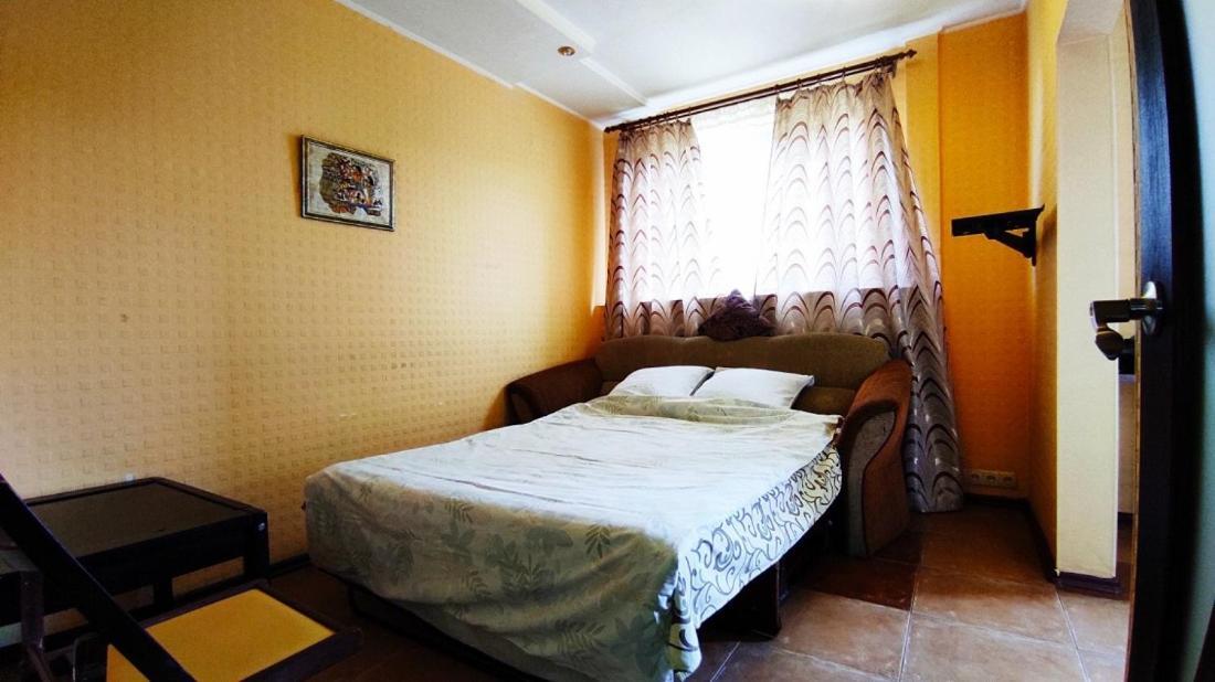 Two-Room Apartment Metro Levada Charkiv Esterno foto