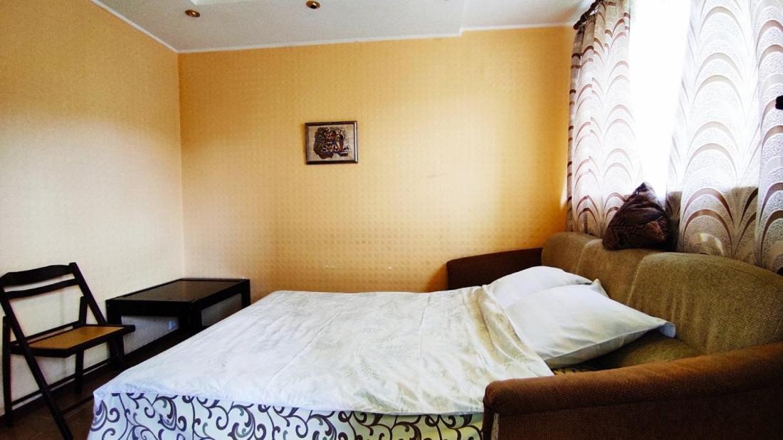 Two-Room Apartment Metro Levada Charkiv Esterno foto